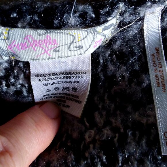 Free People Blanket Scarf OS Cream Black Plaid Boucle Knit Fringe 42in Wide - Picture 9 of 9